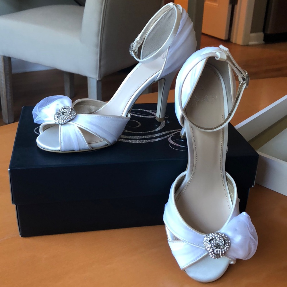 LMT ED 9 DSW Disney Glass Slipper Collection heels